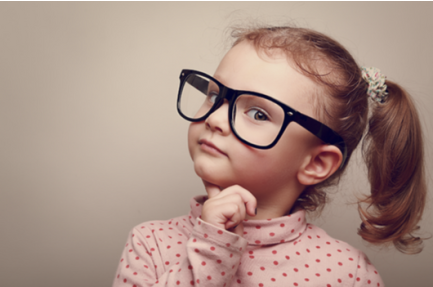 Signes que votre enfant pourrait avoir besoin de lunettes